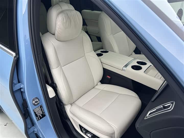 Фото 18 - LiXiang L8