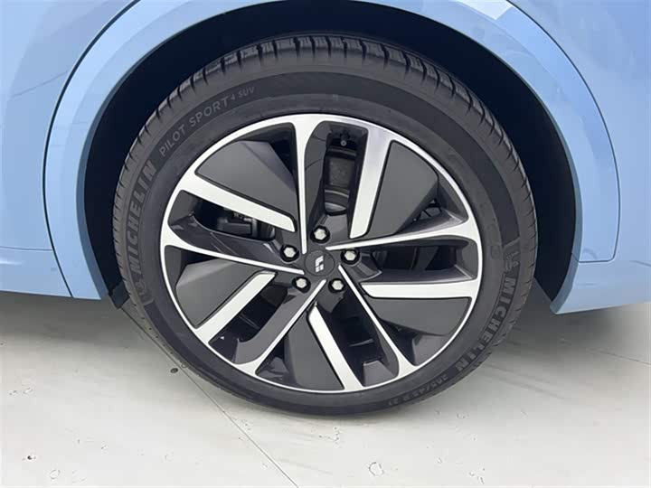 Фото 26 - LiXiang L8