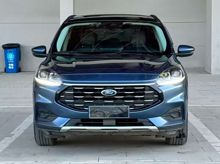 Фото 2 - Ford Escape