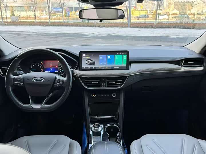 Фото 8 - Ford Escape