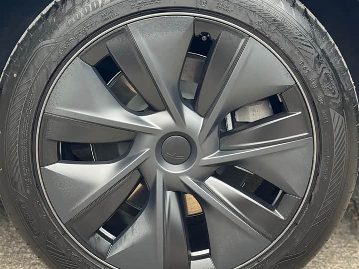 Фото 10 - Tesla Model Y