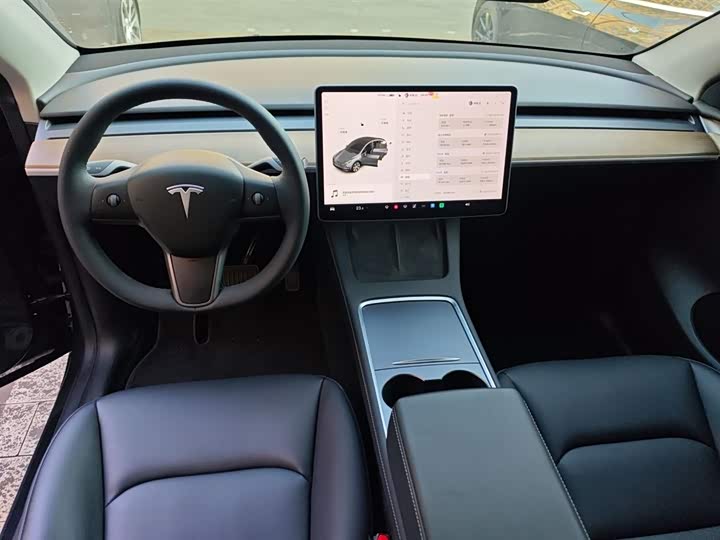 Фото 10 - Tesla Model Y