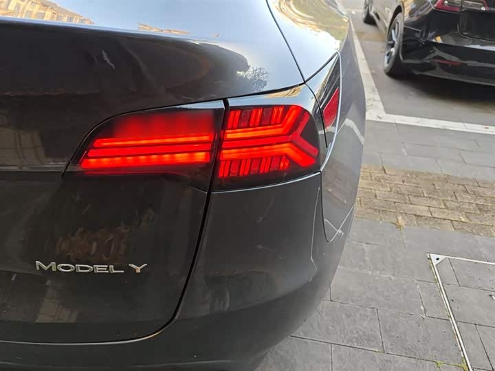 Фото 8 - Tesla Model Y