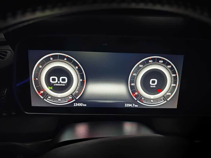 Фото 12 - Hongqi HS5