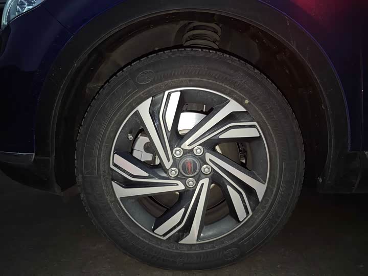 Фото 13 - Hongqi HS5