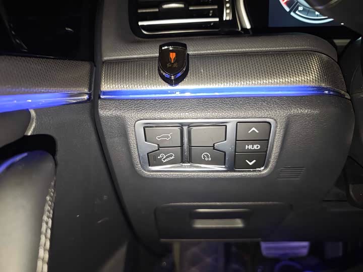 Фото 14 - Hongqi HS5