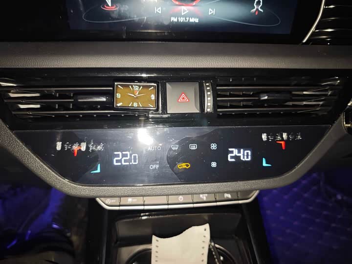 Фото 15 - Hongqi HS5