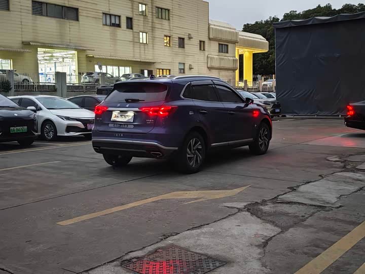 Фото 7 - Hongqi HS5