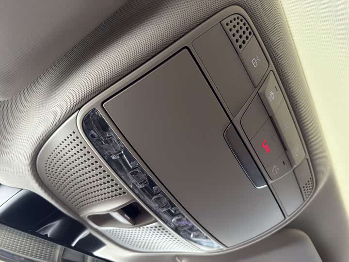 Фото 10 - Mercedes-Benz E-Class