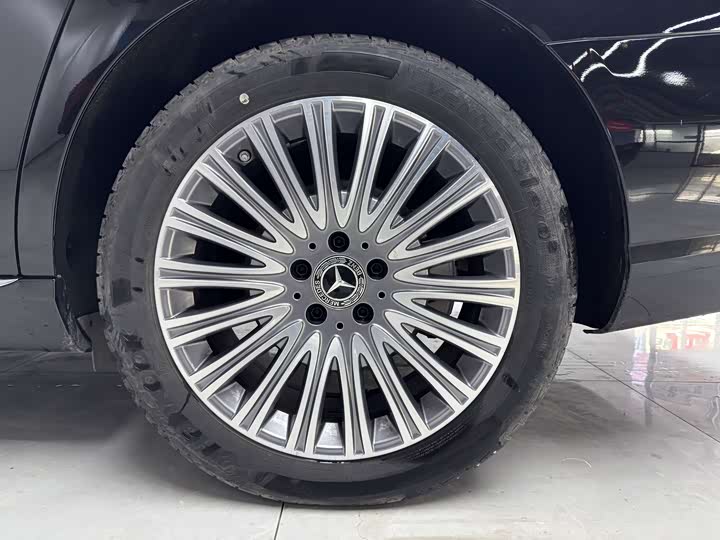 Фото 16 - Mercedes-Benz E-Class