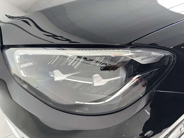 Фото 17 - Mercedes-Benz E-Class