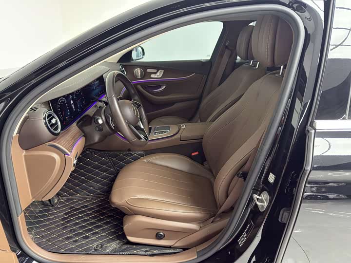 Фото 5 - Mercedes-Benz E-Class