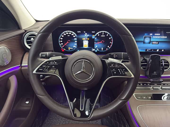 Фото 6 - Mercedes-Benz E-Class