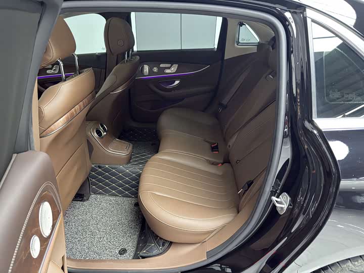 Фото 8 - Mercedes-Benz E-Class