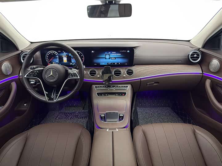 Фото 9 - Mercedes-Benz E-Class