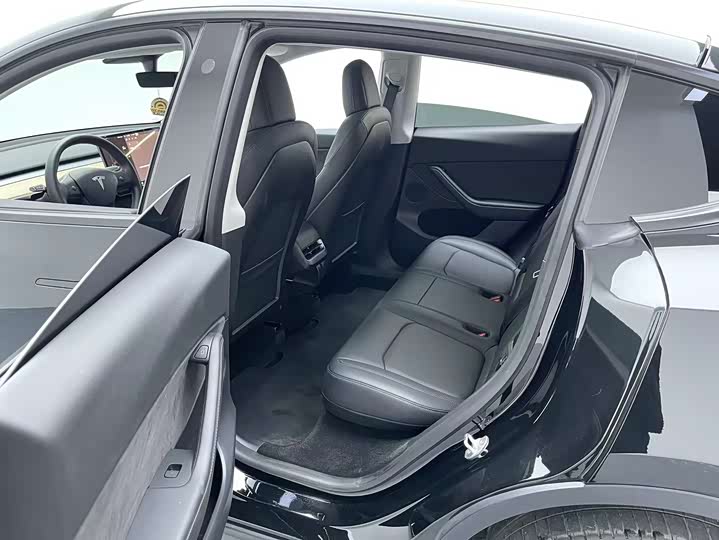 Фото 14 - Tesla Model Y