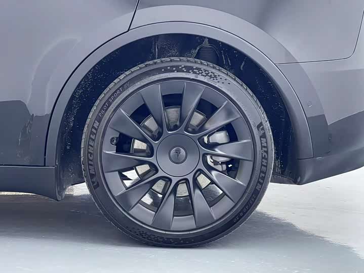 Фото 18 - Tesla Model Y