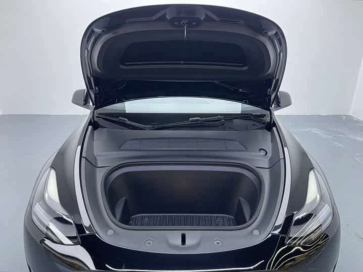 Фото 19 - Tesla Model Y