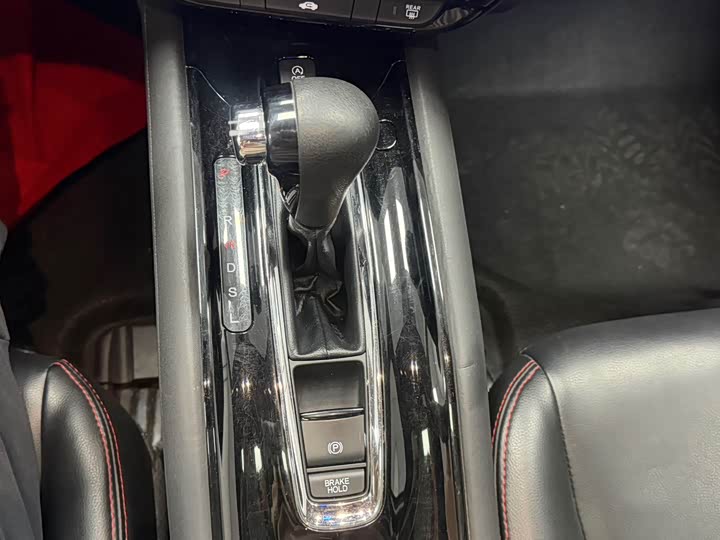 Фото 15 - Honda Vezel