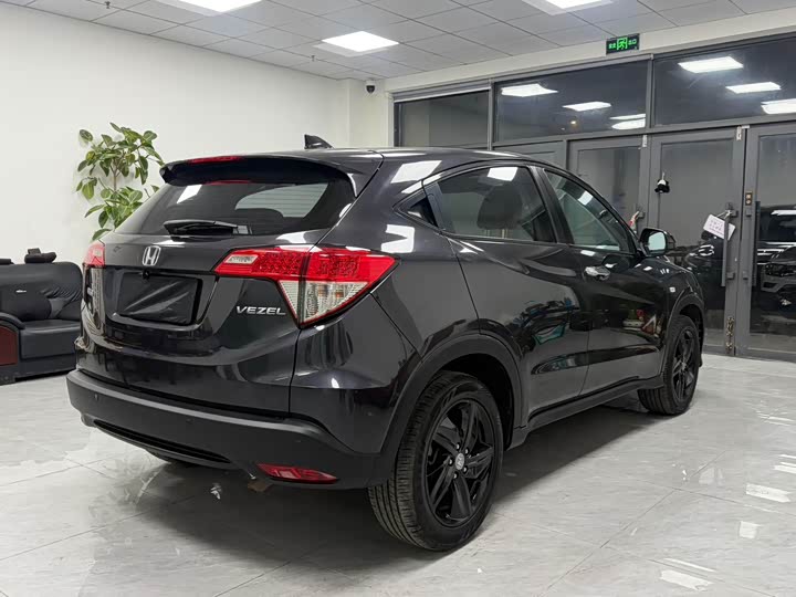 Фото 8 - Honda Vezel