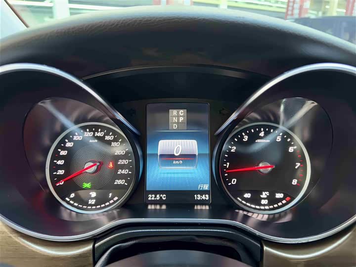 Фото 14 - Mercedes-Benz V-Class