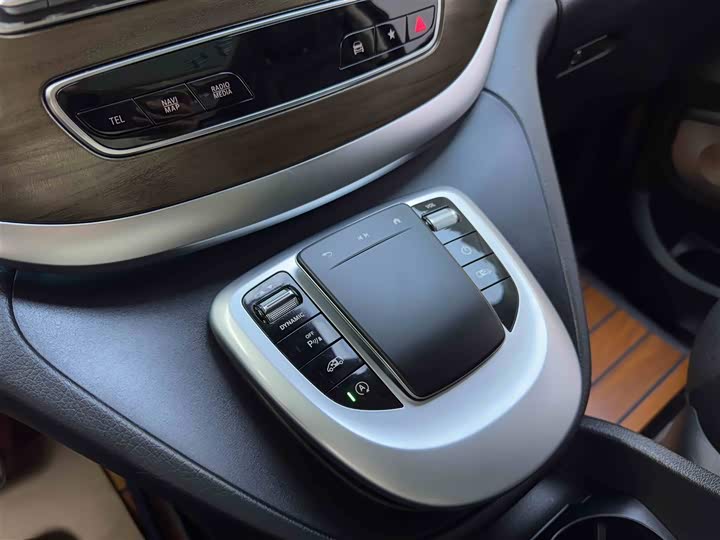 Фото 15 - Mercedes-Benz V-Class