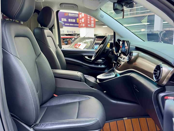 Фото 7 - Mercedes-Benz V-Class