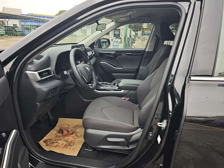 Фото 10 - Toyota Highlander