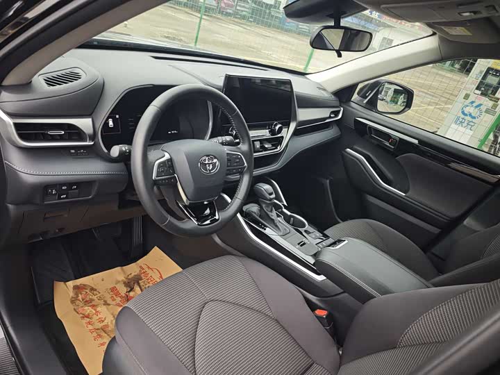 Фото 11 - Toyota Highlander