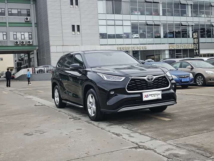 Фото 2 - Toyota Highlander