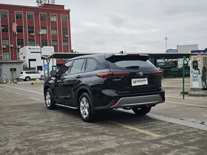 Фото 6 - Toyota Highlander