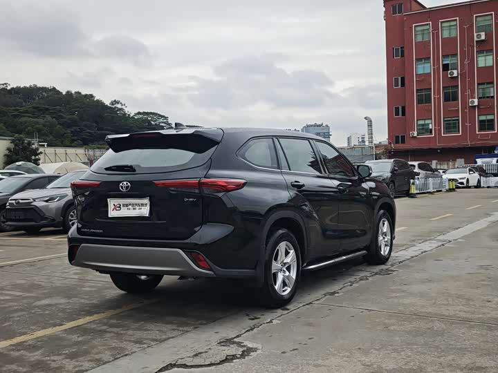 Фото 8 - Toyota Highlander