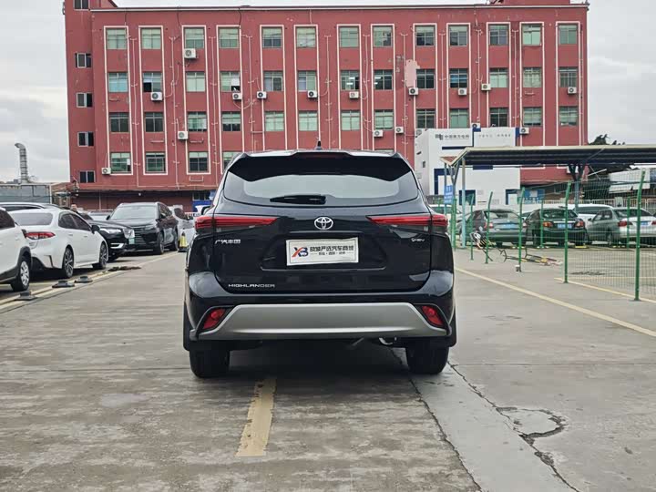 Фото 9 - Toyota Highlander