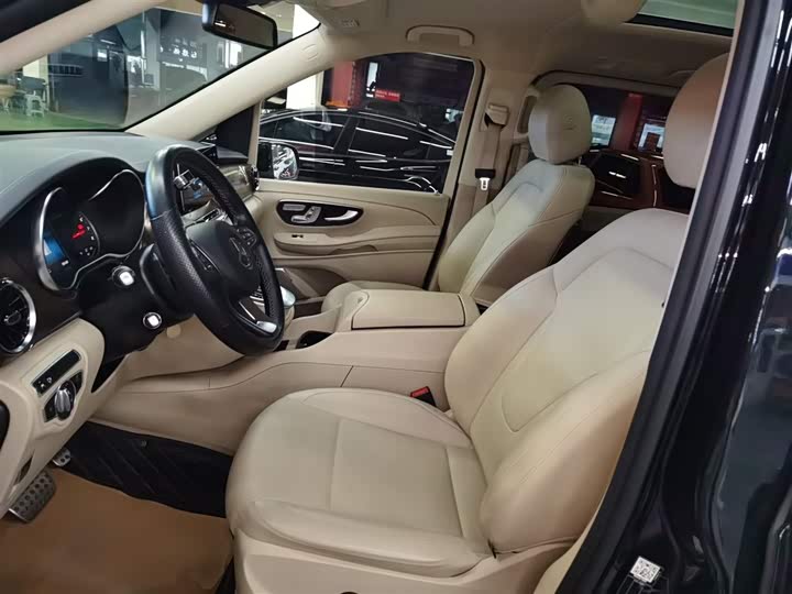 Фото 15 - Mercedes-Benz V-Class