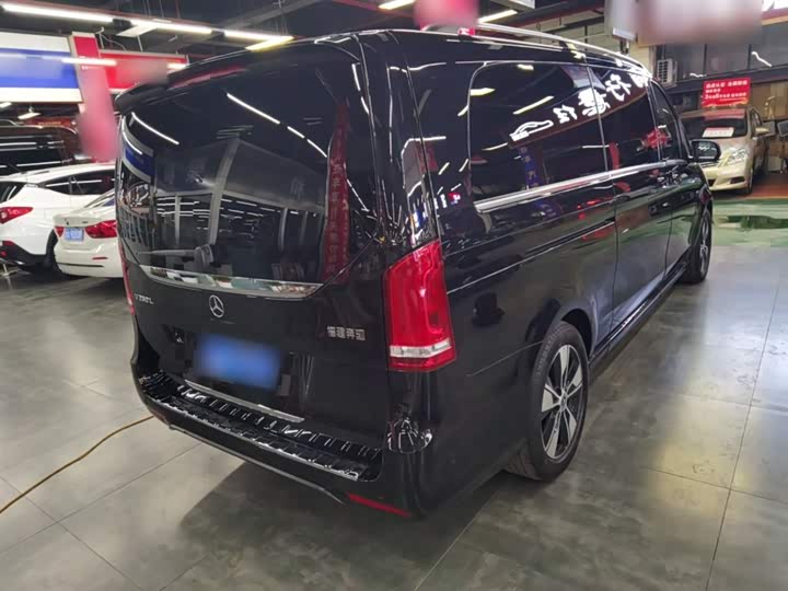 Фото 7 - Mercedes-Benz V-Class