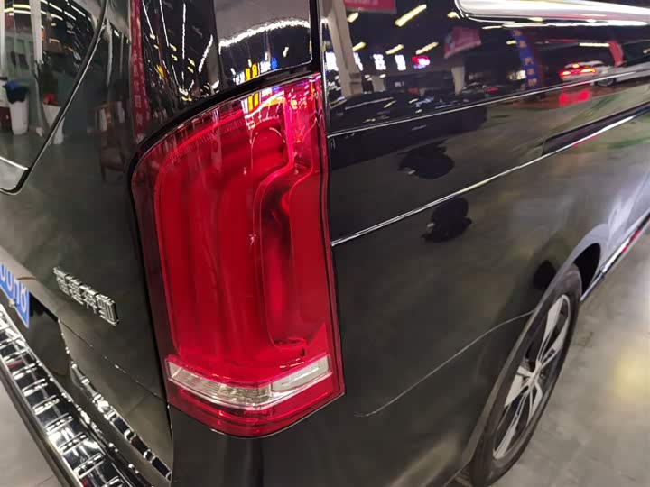 Фото 8 - Mercedes-Benz V-Class