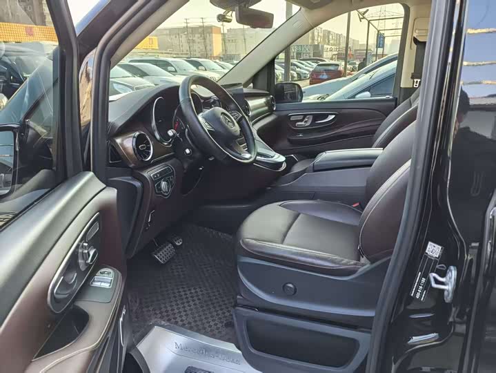 Фото 10 - Mercedes-Benz V-Class