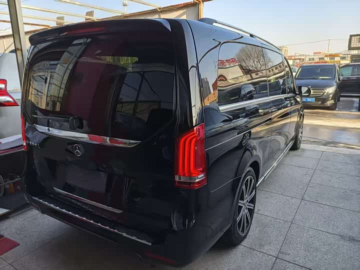 Фото 13 - Mercedes-Benz V-Class