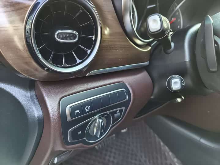 Фото 15 - Mercedes-Benz V-Class