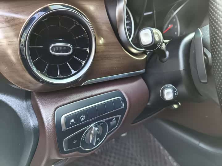 Фото 16 - Mercedes-Benz V-Class