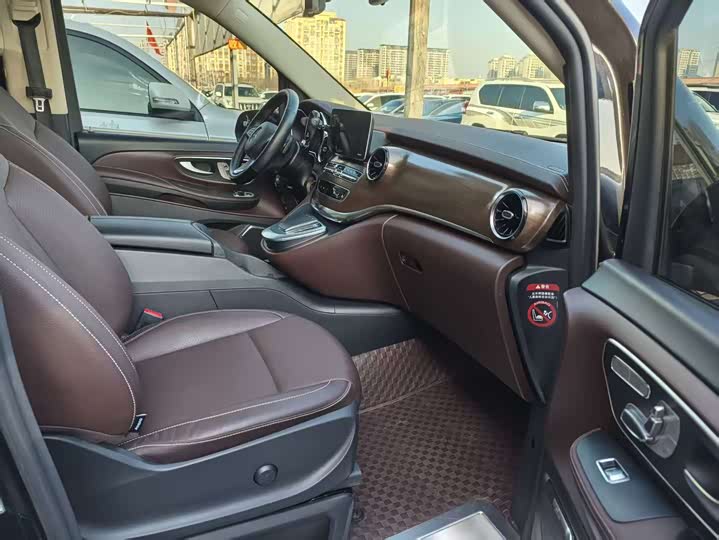 Фото 6 - Mercedes-Benz V-Class