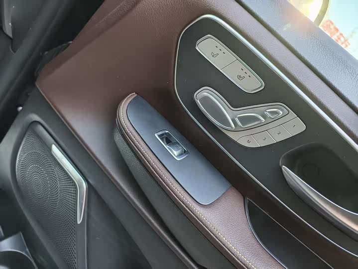 Фото 7 - Mercedes-Benz V-Class