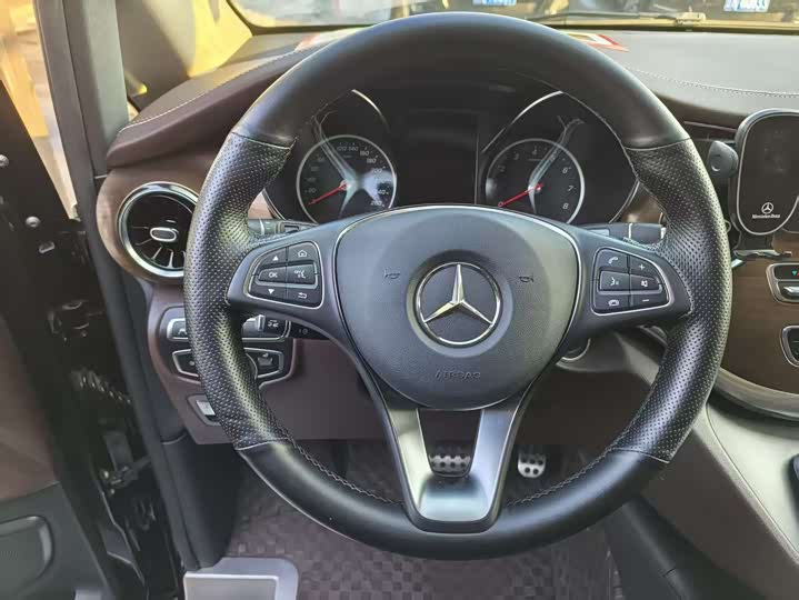 Фото 8 - Mercedes-Benz V-Class