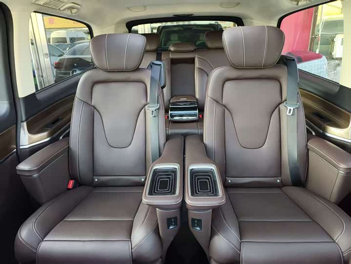 Фото 9 - Mercedes-Benz V-Class