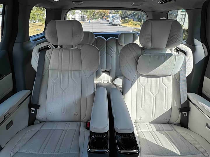 Фото 10 - Zeekr 009