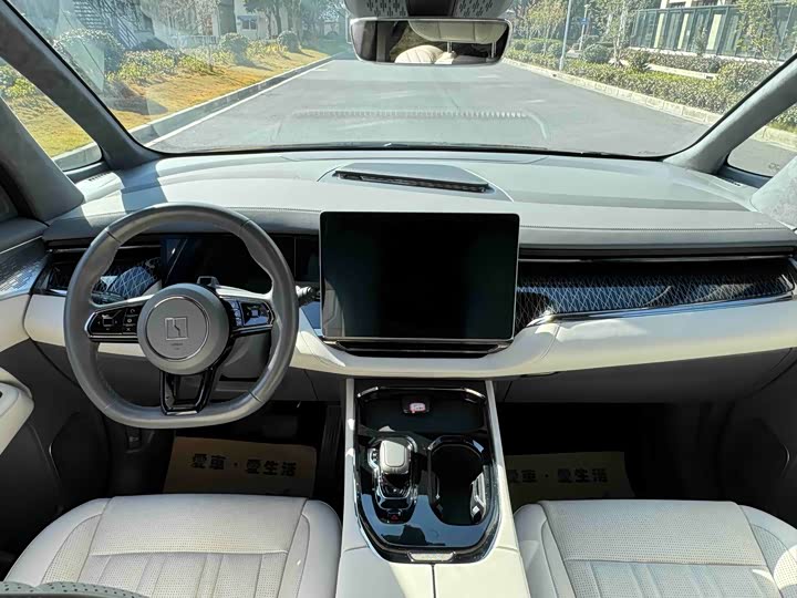 Фото 11 - Zeekr 009