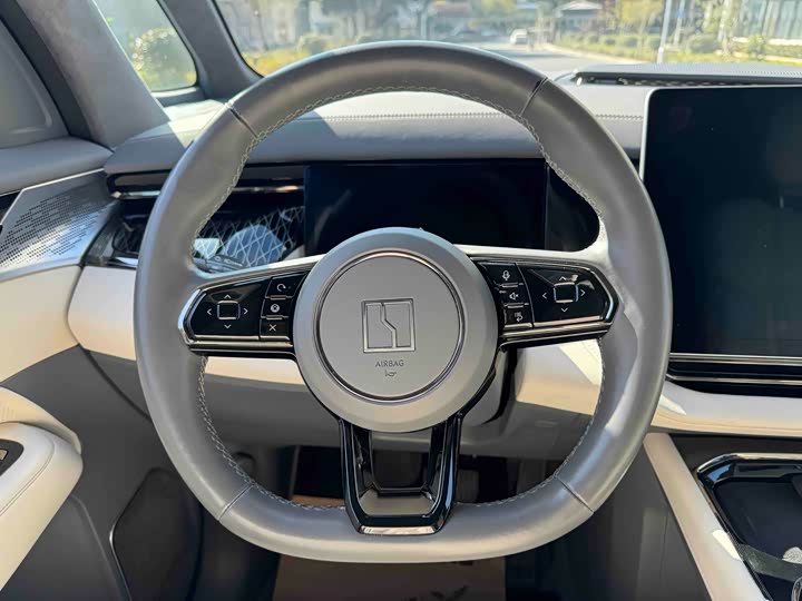 Фото 12 - Zeekr 009