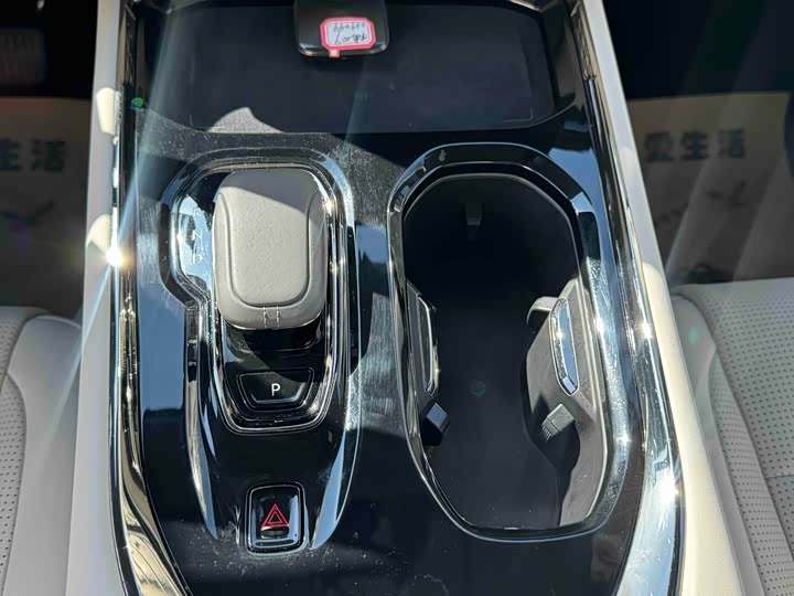 Фото 14 - Zeekr 009