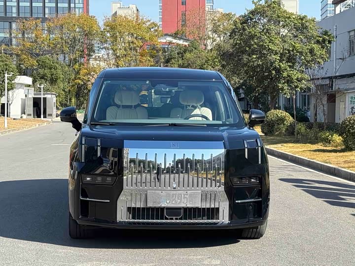 Фото 2 - Zeekr 009