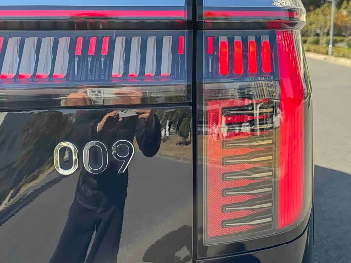 Фото 20 - Zeekr 009